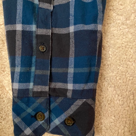 Insulated Blue Flannel with Pockets, Size Medium - Picture 4 of 6